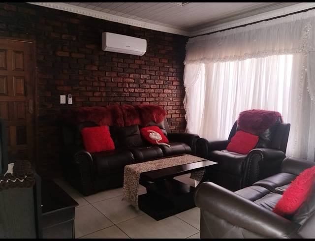 3 BEDROOM HOUSE FOR SALE IN SEBOKENG ZONE 10